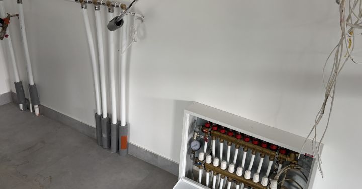 Kobyłka k. Warszawy – kompleksowa instalacja z&nbsp;pompą ciepła Auratsu