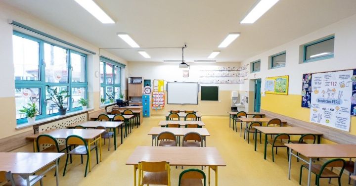 Szkoły podstawowe w&nbsp;Józefowie i&nbsp;Izabelinie