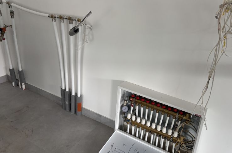 Kobyłka k. Warszawy – kompleksowa instalacja z pompą ciepła Auratsu